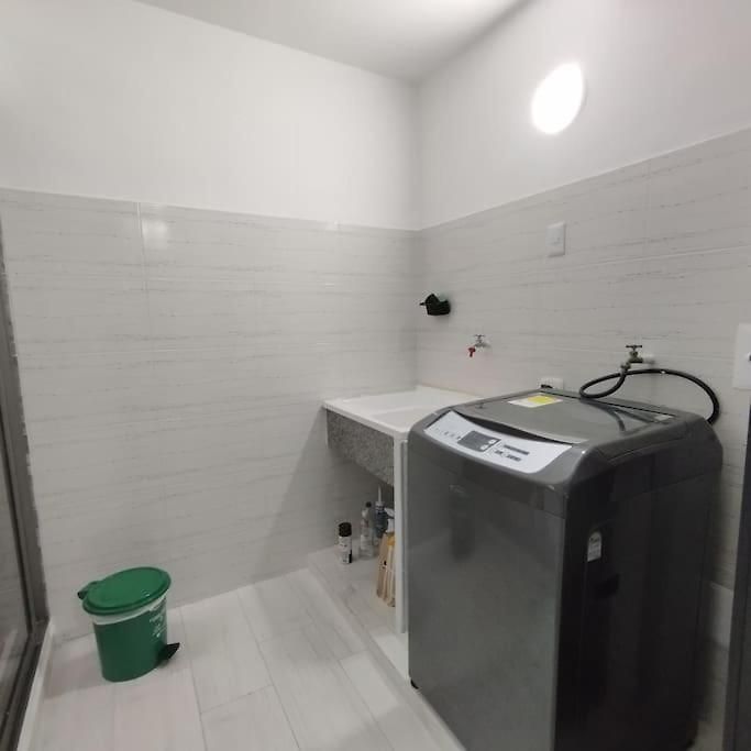 En Cerca Al Aeropuerto Y Playa Apartamento