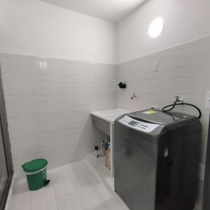 En Cerca Al Aeropuerto Y Playa Apartment