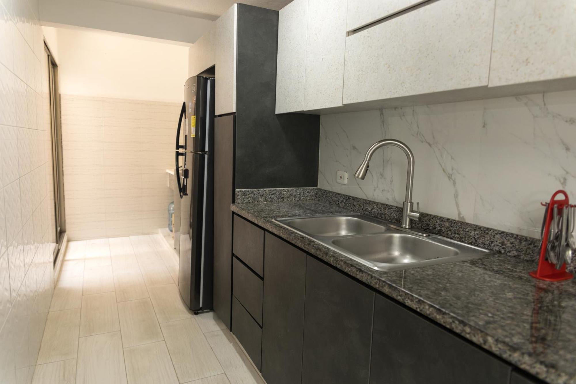 En Cerca Al Aeropuerto Y Playa Apartment