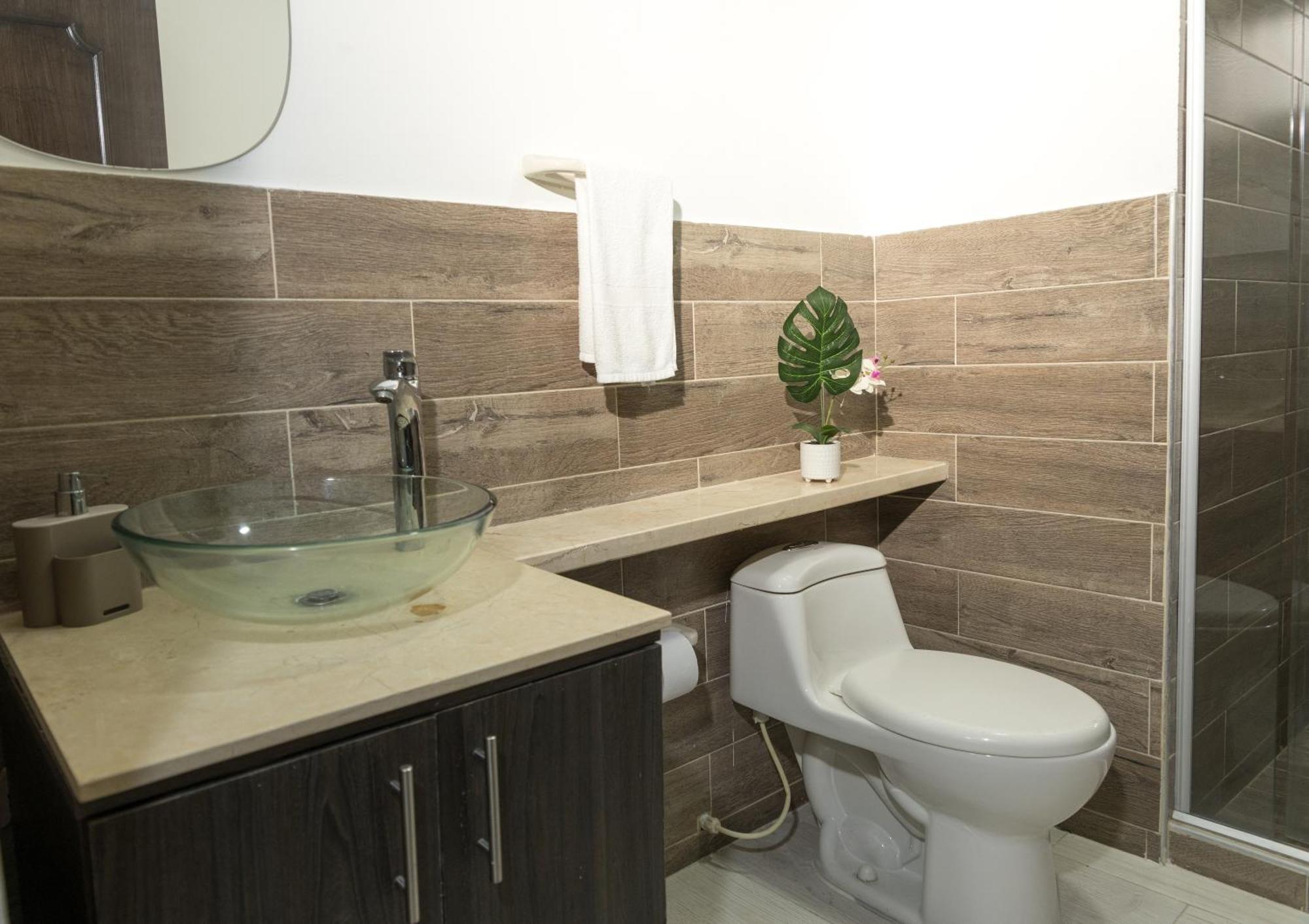 En Cerca Al Aeropuerto Y Playa *